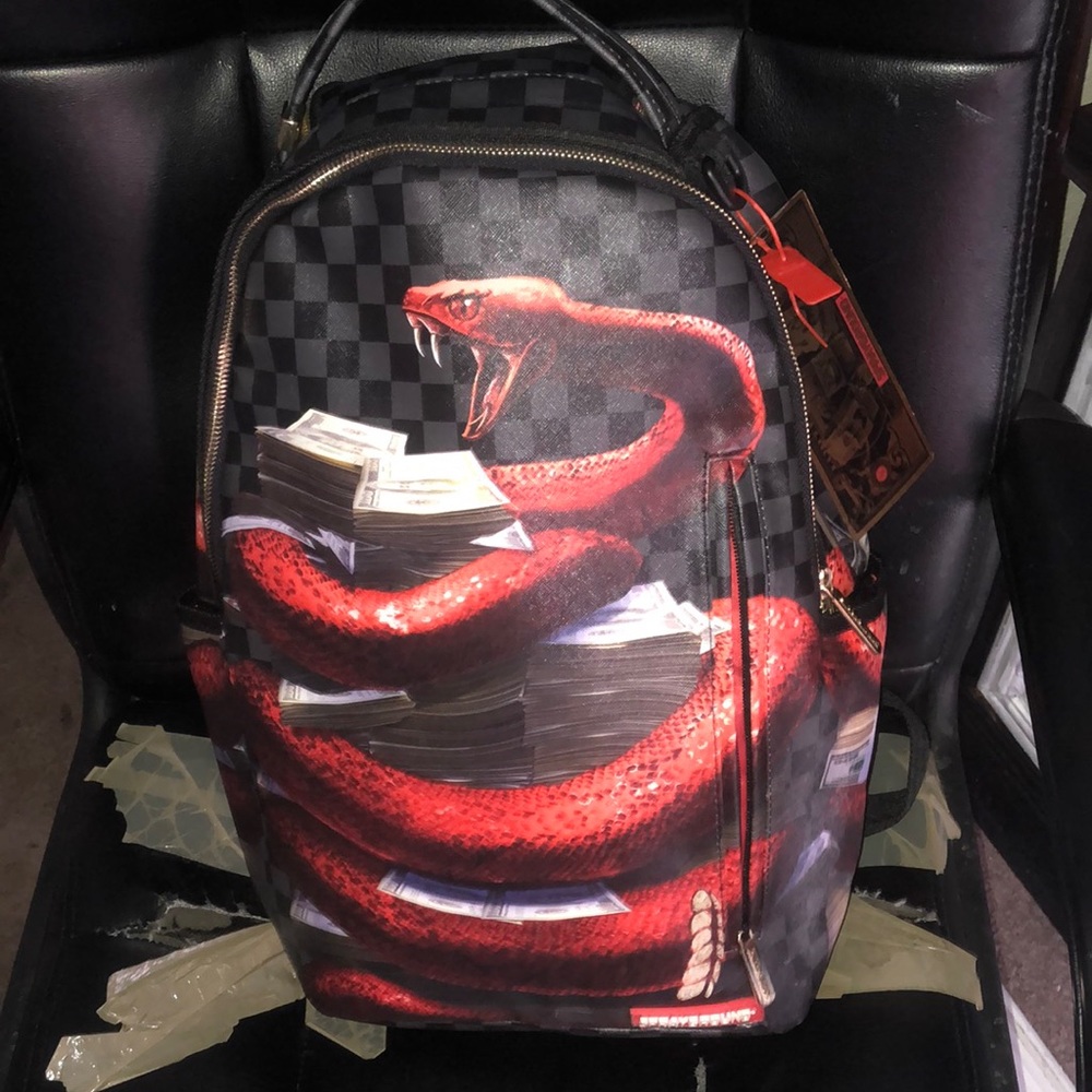 Spray ground back back